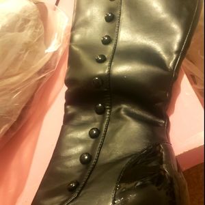 Leg Avenue Sexy Boots buttons on side inner zipper